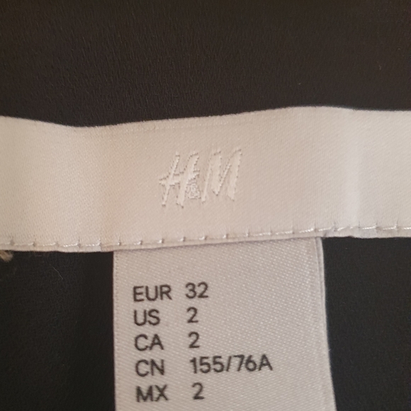 H&M Ruched Sleeve Blazer - Picture 2 of 3